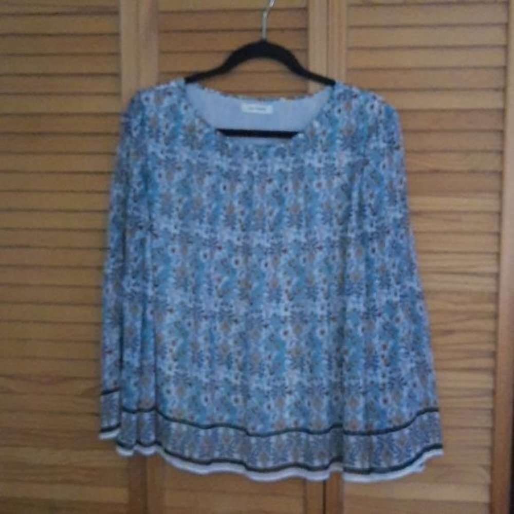Max Studio Floral Bohemian  Flowy U Neckline Long Sleeve  Lightly Lined Tunic